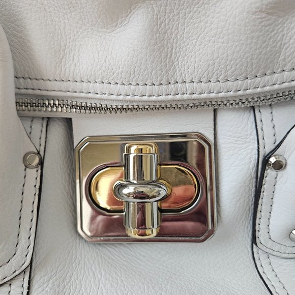 B Makowsky White Leather Shoulder Bag - Picture 3 of 13